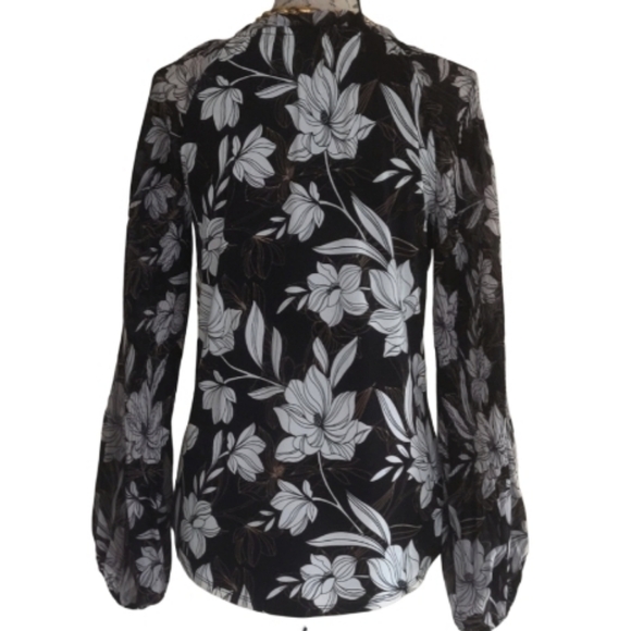 WHBM Floral Blouse. - Picture 8 of 11
